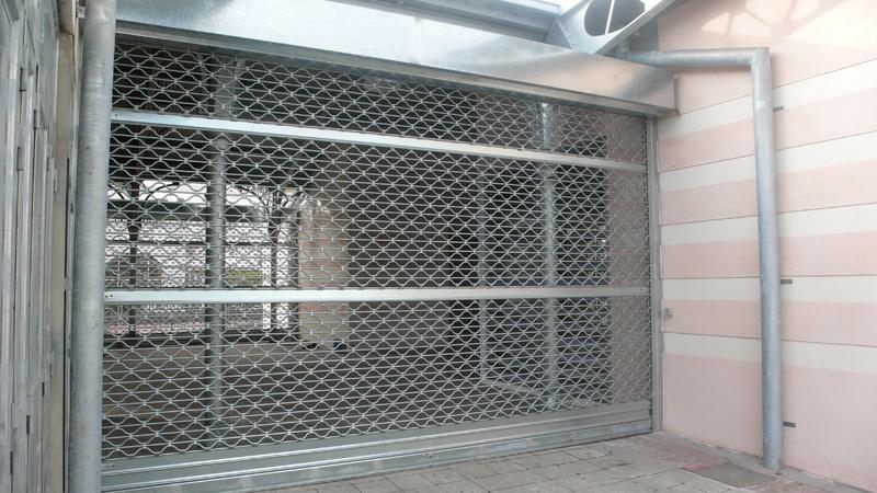 Grilles bijoutier Saint-Pierre